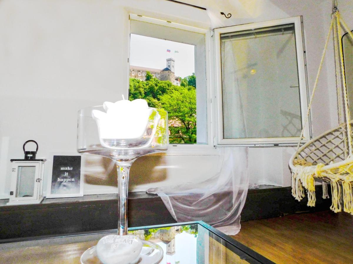 Old Town Theatre Staircase Apartment *